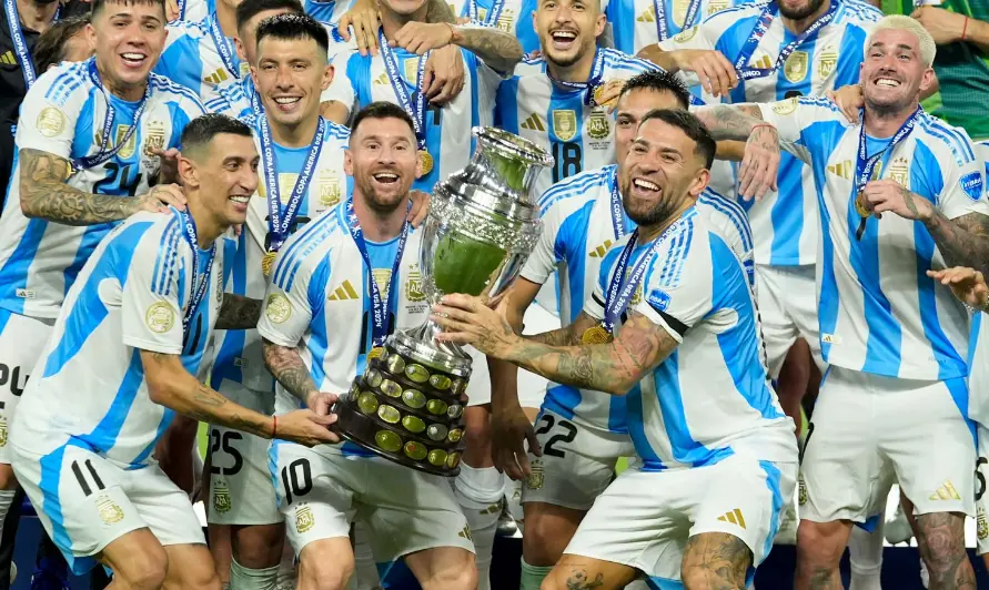 Argentina players celebrate defeating Colombia in the Copa America final